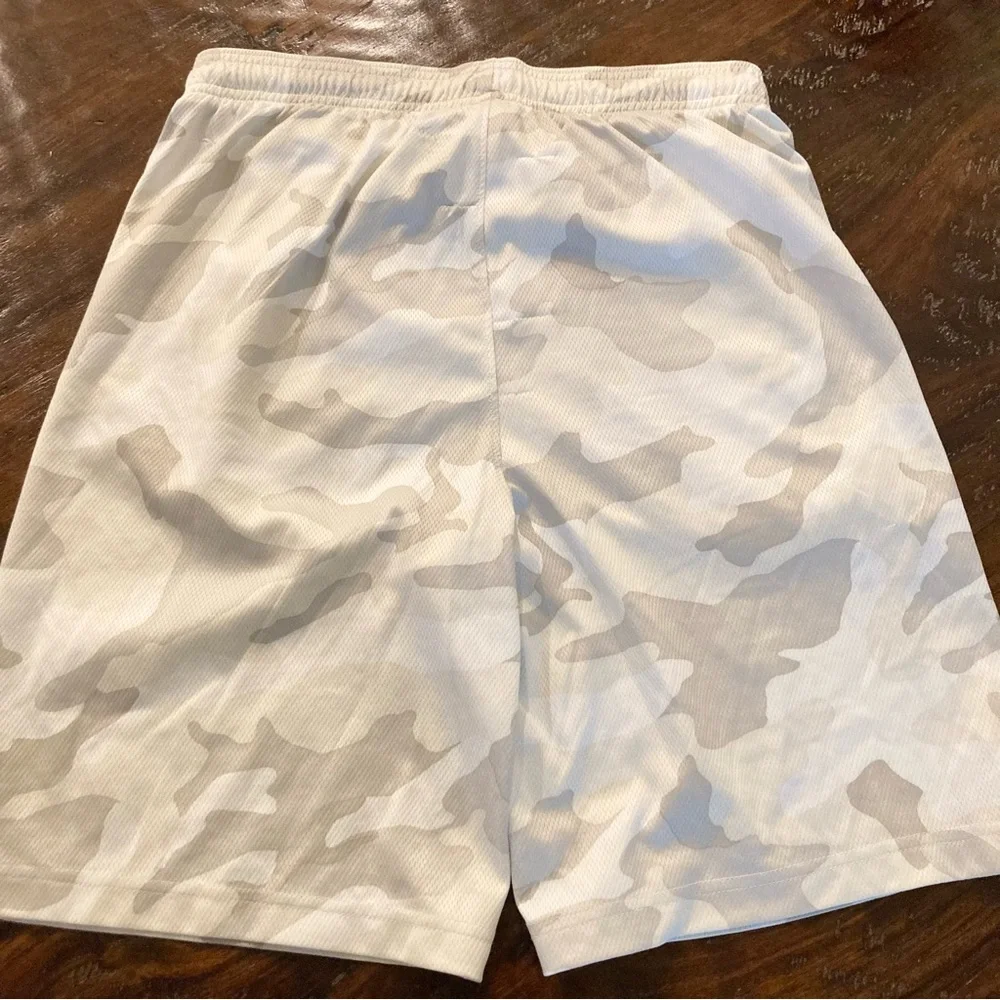 Boys Gray Camo Athletic Shorts Mesh Size Youth XL 14 - 16